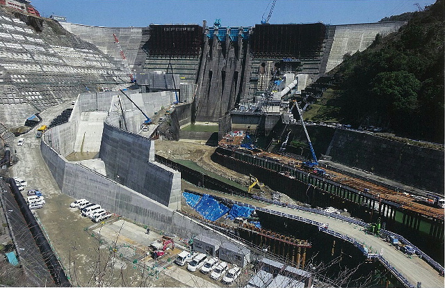 鶴田ダ�?再開発事業