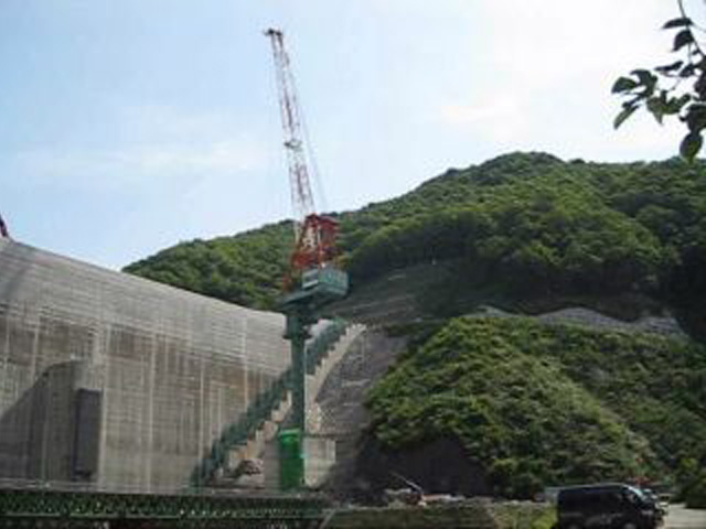 13.5t�^���[�N���[��